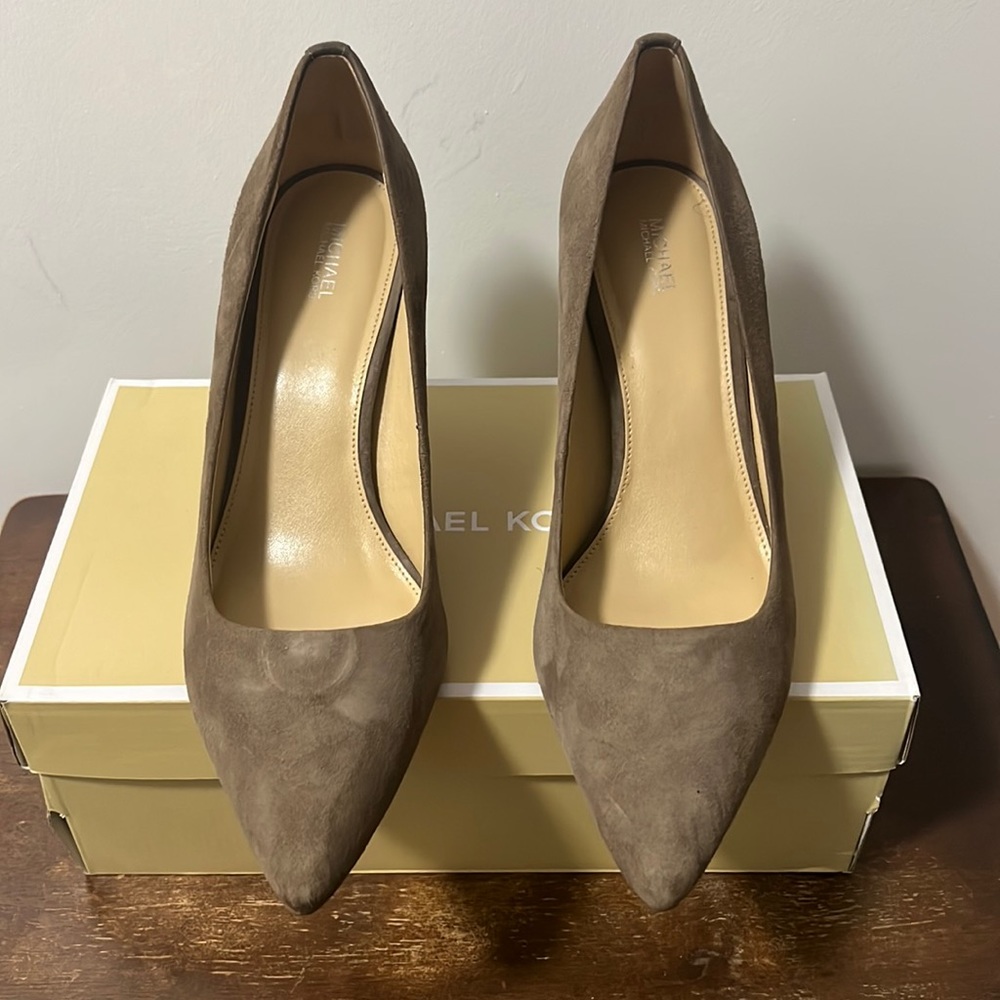 Michael Kors Taupe Suede Pumps. NWT, Size 11